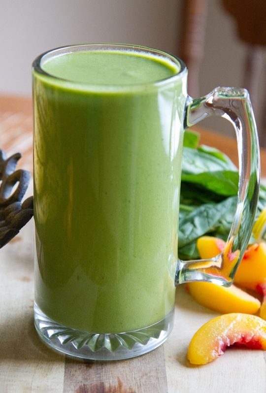 Peachy Green Smoothie |www.LiveSimplyNatural.com