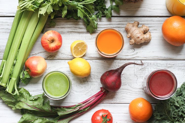 A Beginner's Guide To Juicing | www.LiveSimplyNatural.com