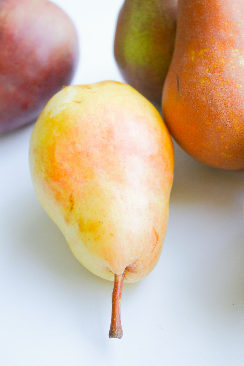 Produce Guide: Pears | www.livesimplynatural.com